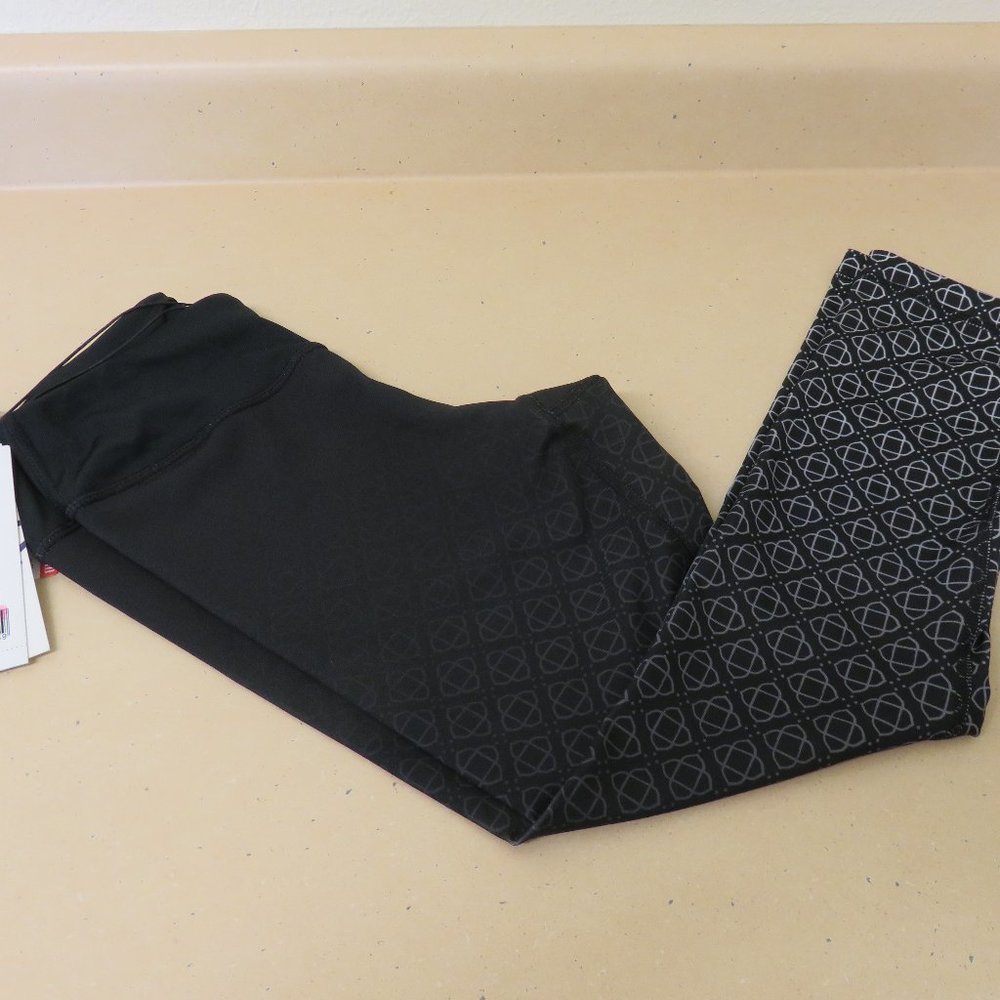 X-SMALL  DALA CAPRI /BLACK LEGGING/SATVA MVT /NWT